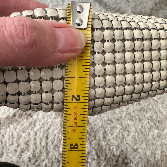 Glomesh mid-century/vintage ivory mesh coin purse. Gold, kisslock closure - Picture 13 of 13